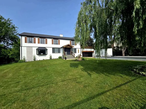 1912 N Summit St, Wheaton, IL 60187