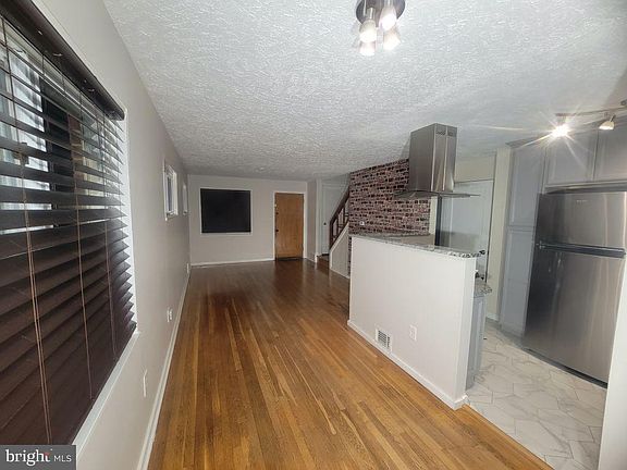 3rd image of 6843 Radcliffe Dr