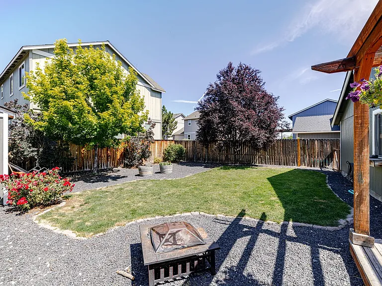 295 SW 25th St — Photo 34