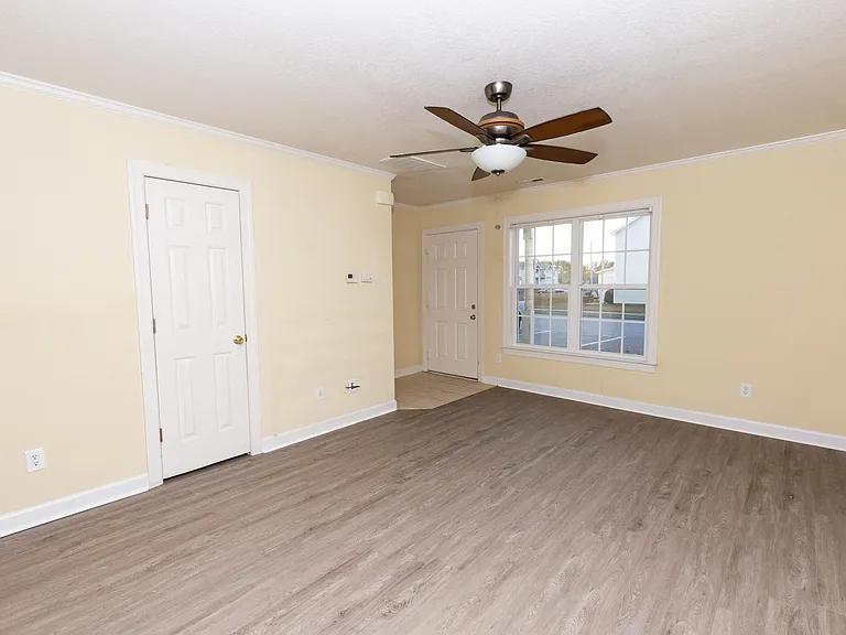 104 Streamwood Dr — Photo 3