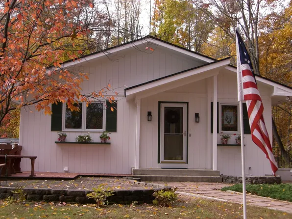 10810 Cora Dr, Portage, MI 49002