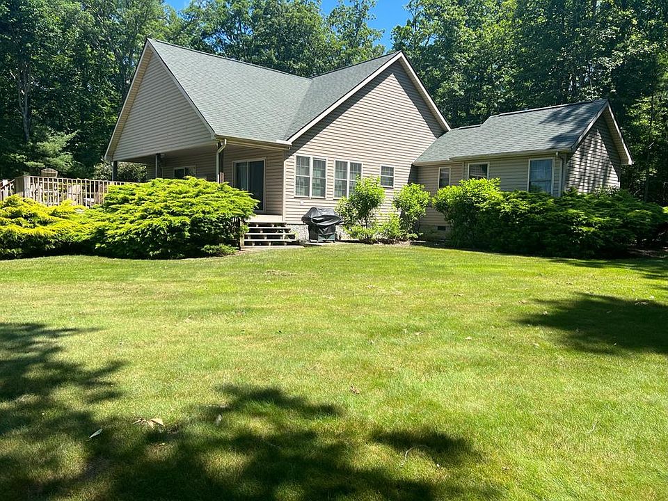 1st image of 576 Cliffside Ln