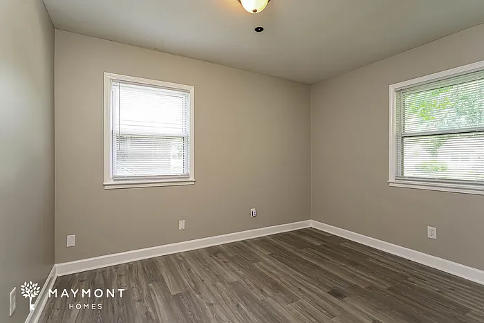 211 Erwin St — Photo 8