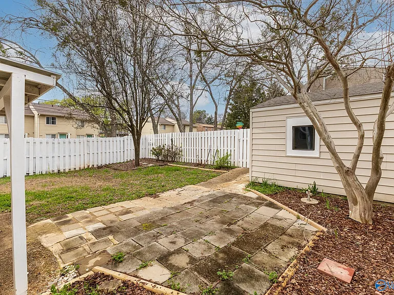 401 Hobbs Rd SE — Photo 9