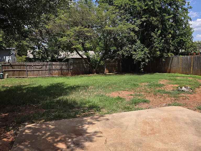 641 Redstone Ave — Photo 28