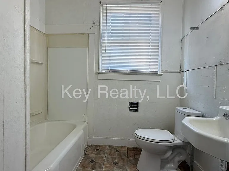 1815 Princeton St — Photo 5