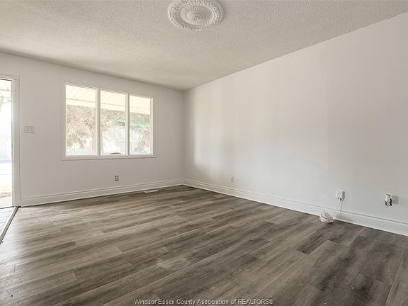 5th image of 3309 Aurora Dr