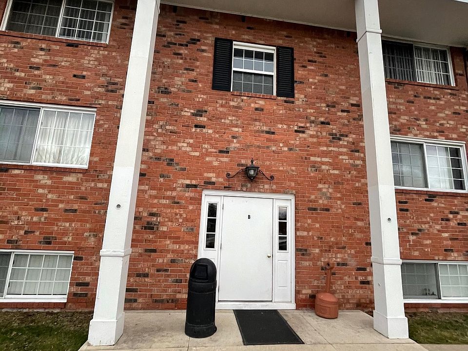 1st image of 830 Western Ave #105