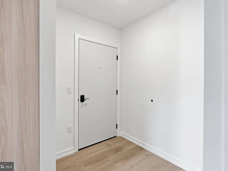 209 New St #5B — Photo 4