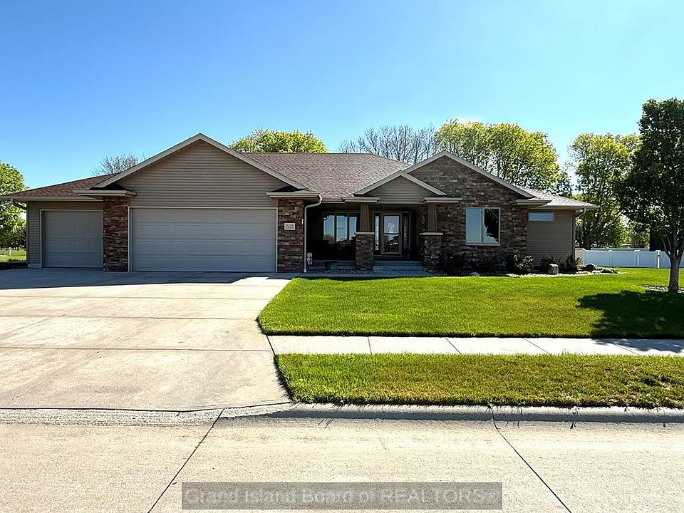 1st image of 3215 Saint Andrews Cir