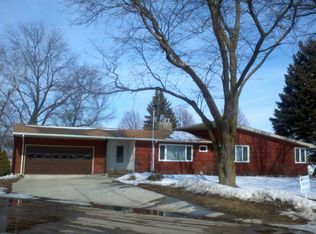 1029 Circle Dr, Brookings, SD 57006