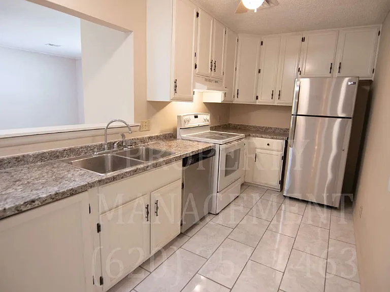 204 Edgewood Dr — Photo 3