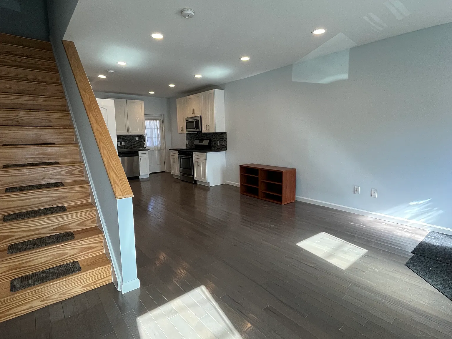 3 bed, 3.5 bath, 1800 sqft, $3,200 — Photo 3