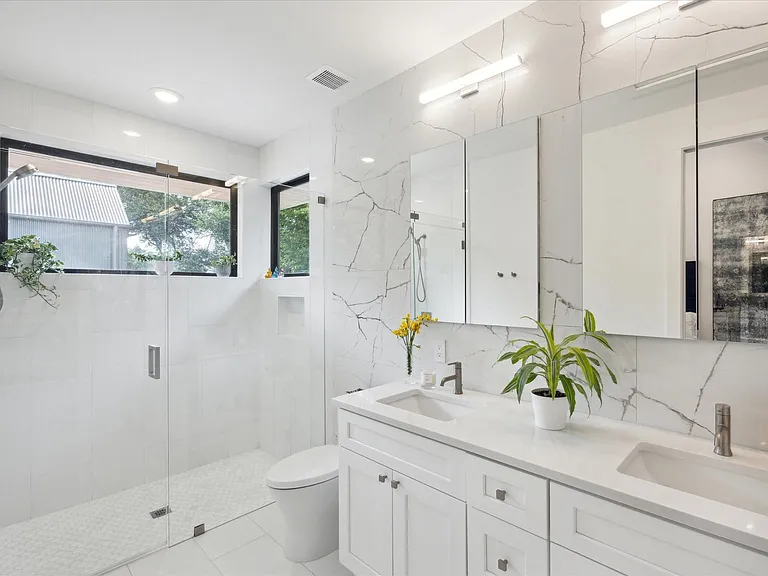 909 W Annie St #2 — Photo 13