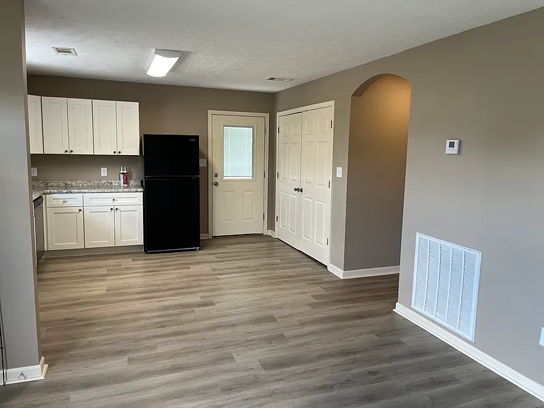 486 Dana Ave — Photo 1