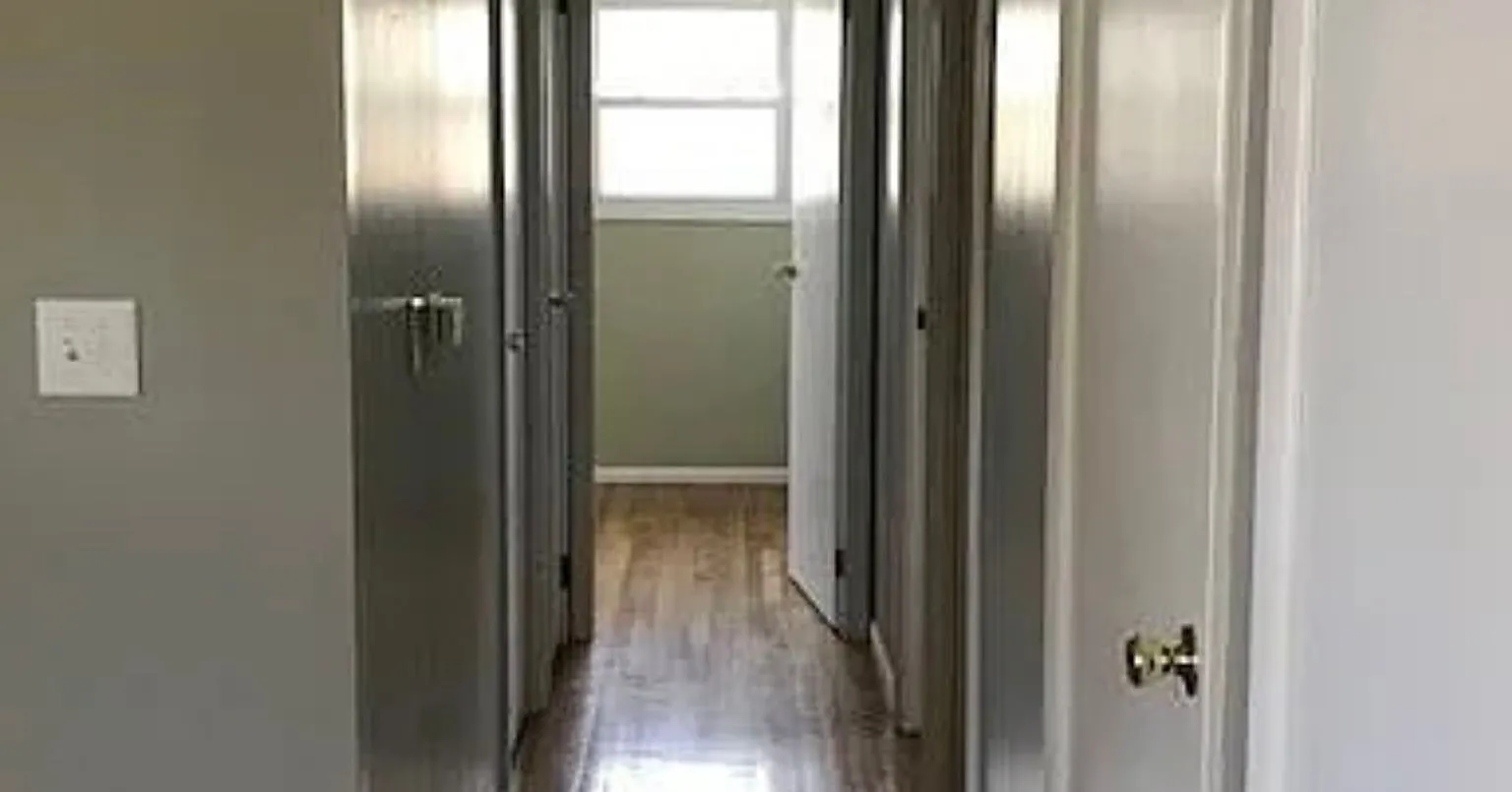 Available August 1, 2027 - 4BR 2BA next to Cascades Gold Course — Photo 4