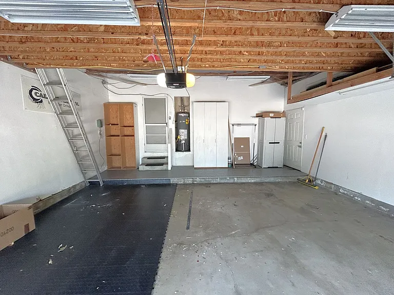 941 W 23rd St — Photo 23