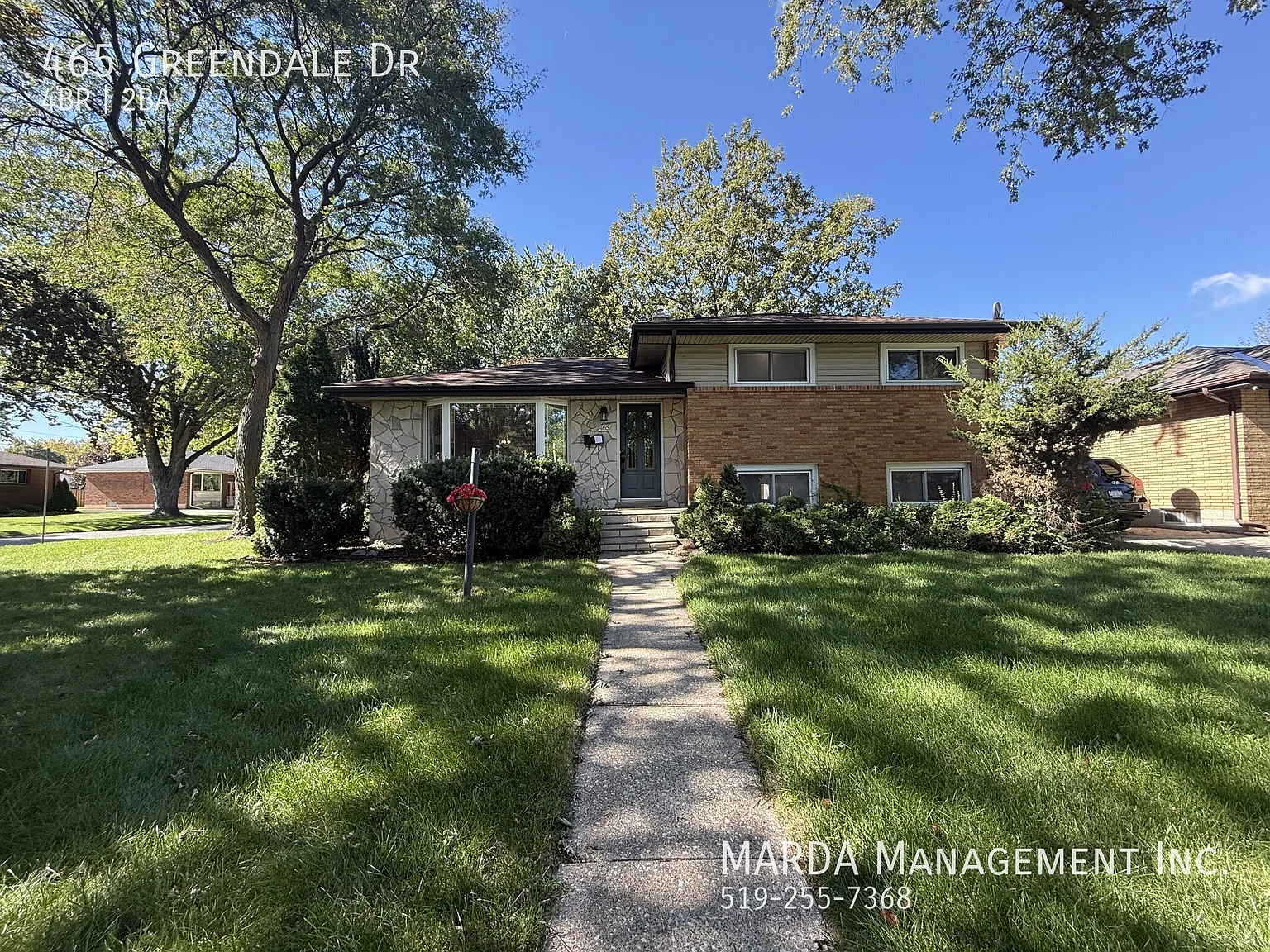 Beautiful Renovated 3+1 Bedroom Home in East Windsor! *Plus Utilities* — Photo 1