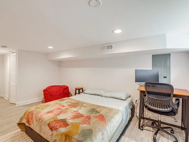 1322 S Mole St — Photo 21