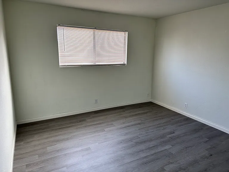 10933 Moorpark St #5 — Photo 8