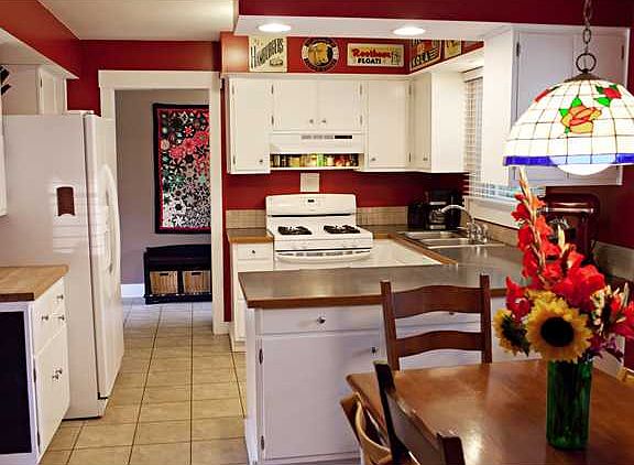 5th image of 1876 Walnut Heights Dr