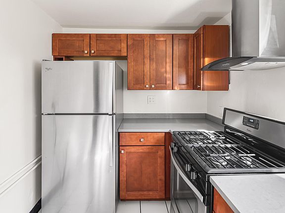 4th image of 1355 Saint Paul St