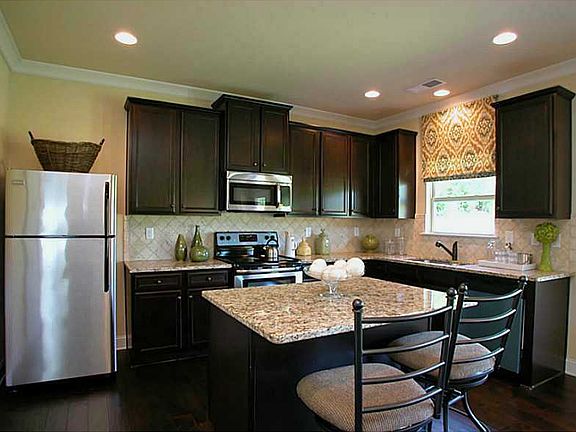 4th image of 1072 Park Hollow Ln