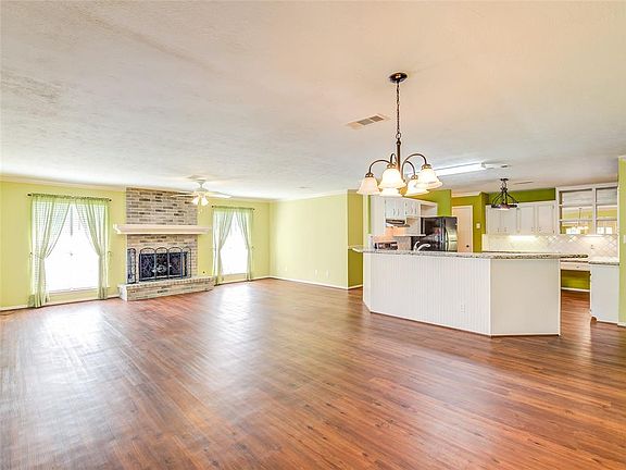 5th image of 213 Lake Dr