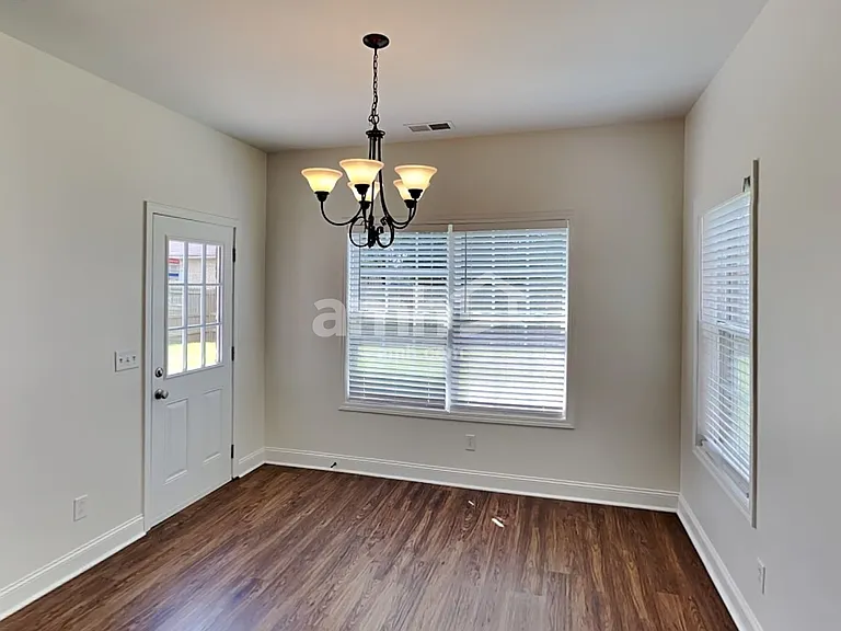 107 Buster St — Photo 6