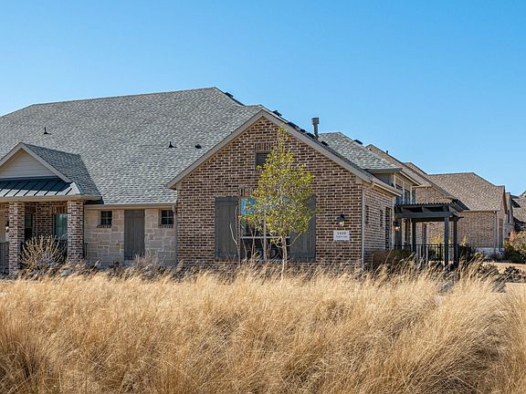 3rd image of 1000 Foxglove Ln