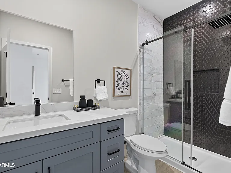 2601 E Clarendon Ave #3 — Photo 24