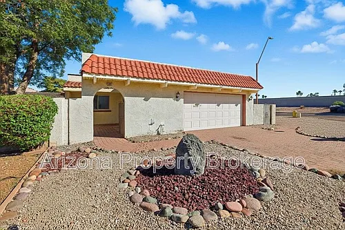 2192 E Balboa Dr Photo 1