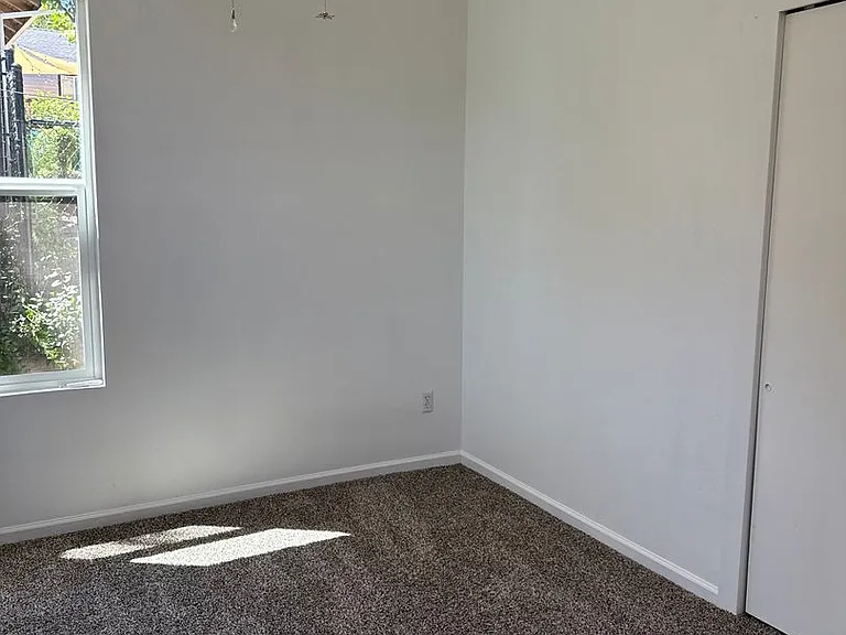 1144 Willis St — Photo 14