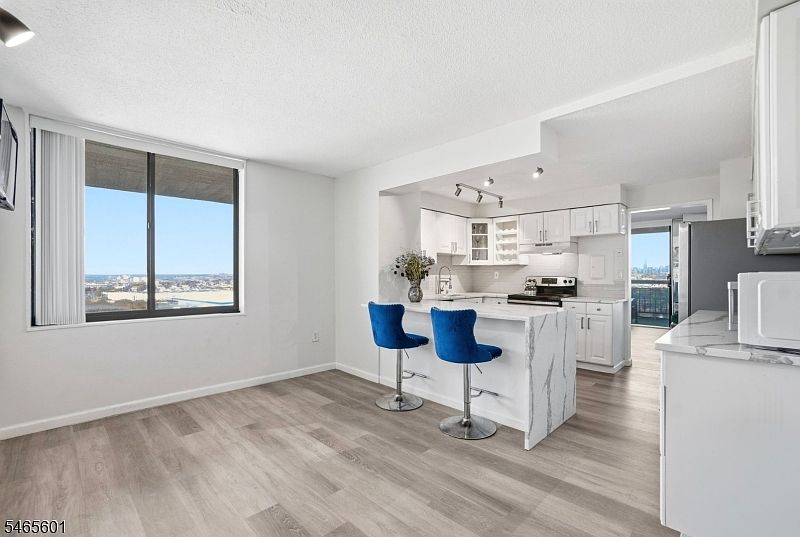 1st image of 1633 Harmon Cove Tower