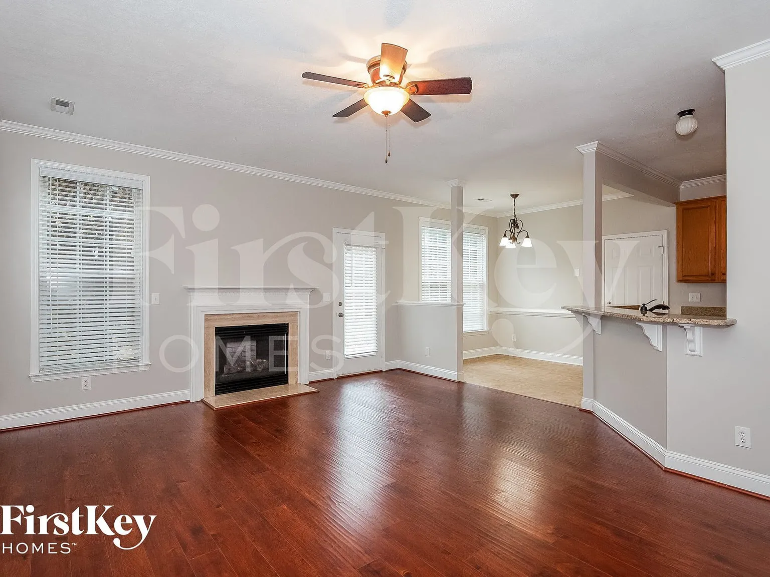 4 bed, 2.5 bath, 1918 sqft, $2,505 — Photo 2