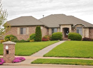 843 Scenic View Ct, Nixa, MO 65714