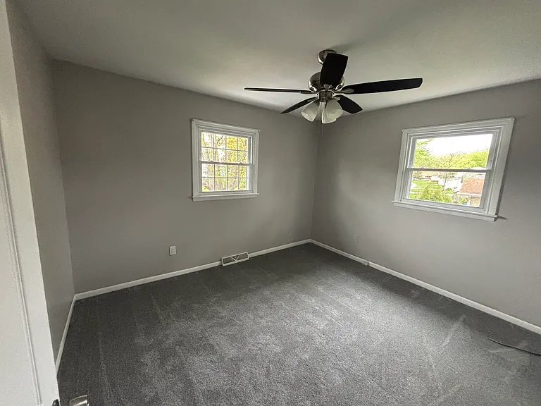 931 Iroquois Dr — Photo 11