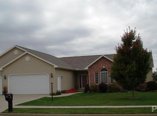 401 Sycamore Trl, Chillicothe, IL 61523