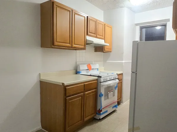 735 Walton Avenue image 1 of 10