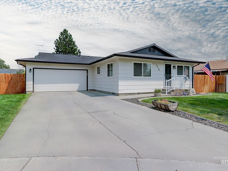 1st image of 1440 Loraine Cir