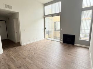 Perfectly situated 2 bedroom and 2 bathroom !, Los Angeles, CA 90057