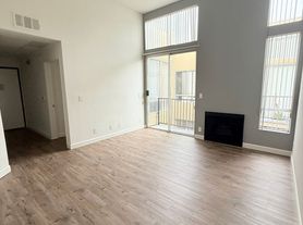 Perfectly situated 2 bedroom and 2 bathroom !