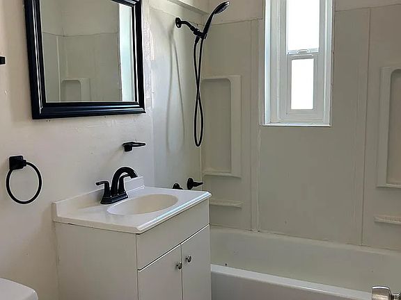 4th image of 646 N Desert Ave #2