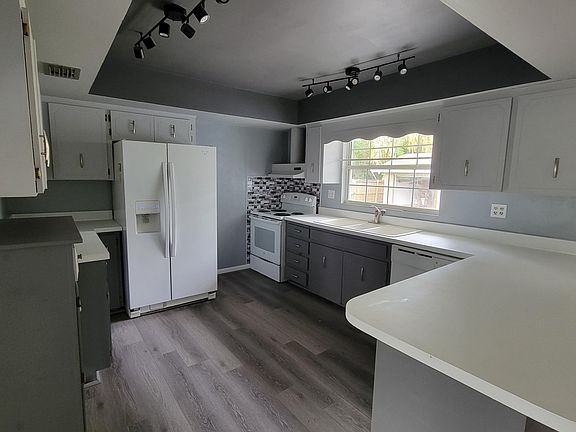 4th image of 2612 Bonneville Dr