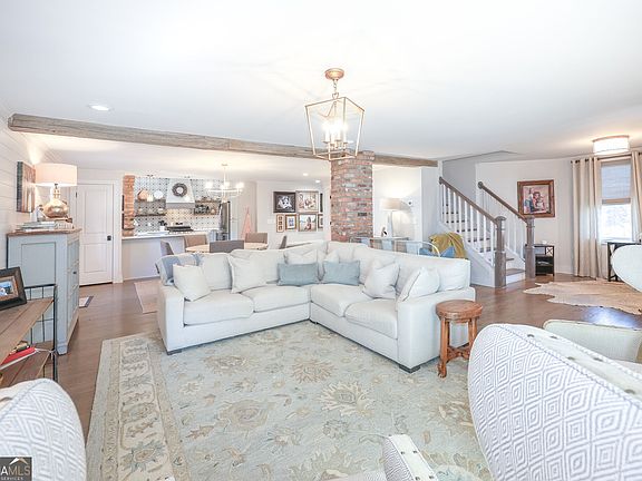 4th image of 1585 Mercer Ave