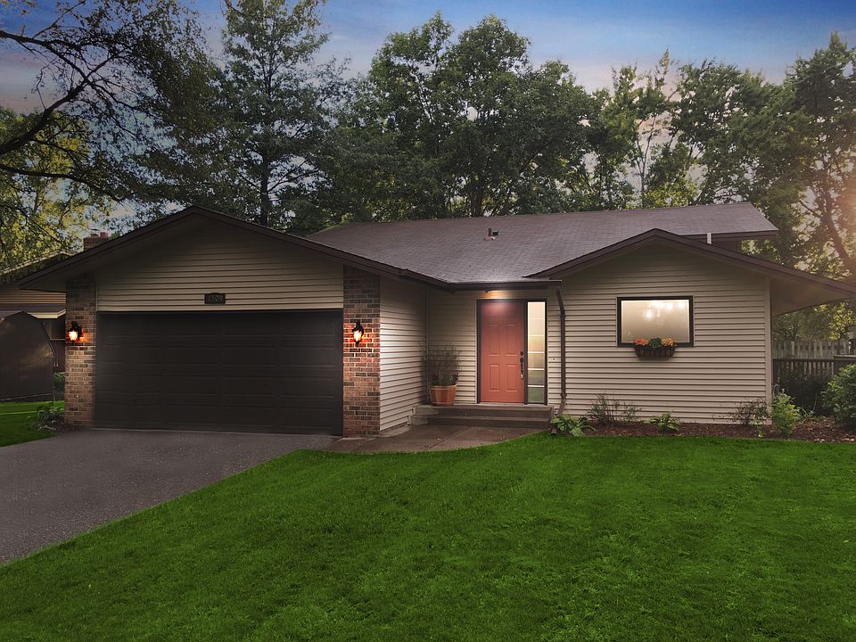 1st image of 7509 N Meadowwood Ct