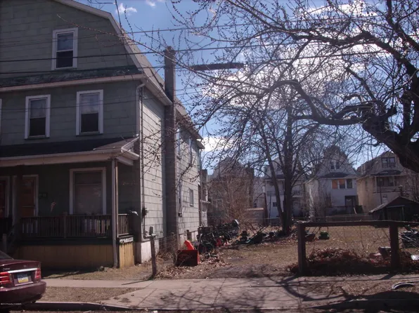 47 Henry St, Wilkes Barre, PA 18702