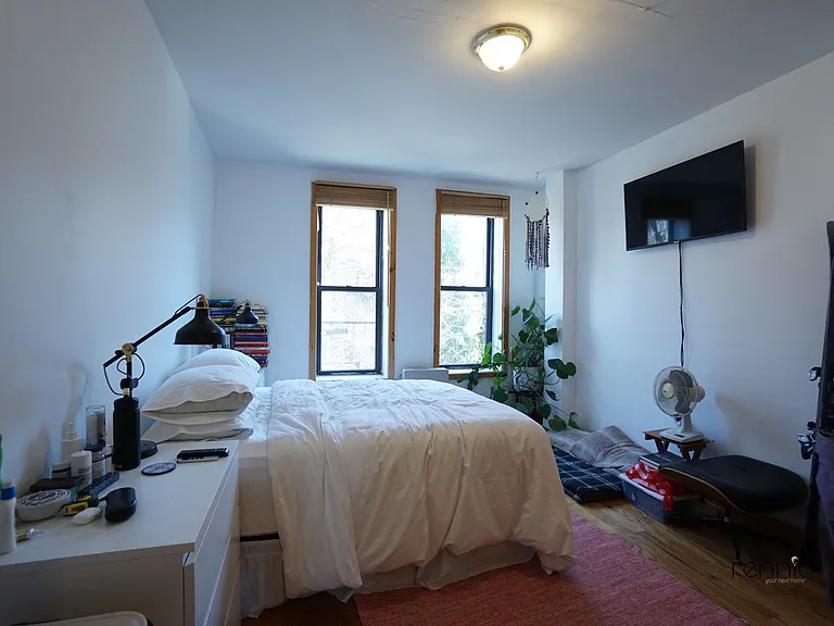 420 Melrose St #4R — Photo 6