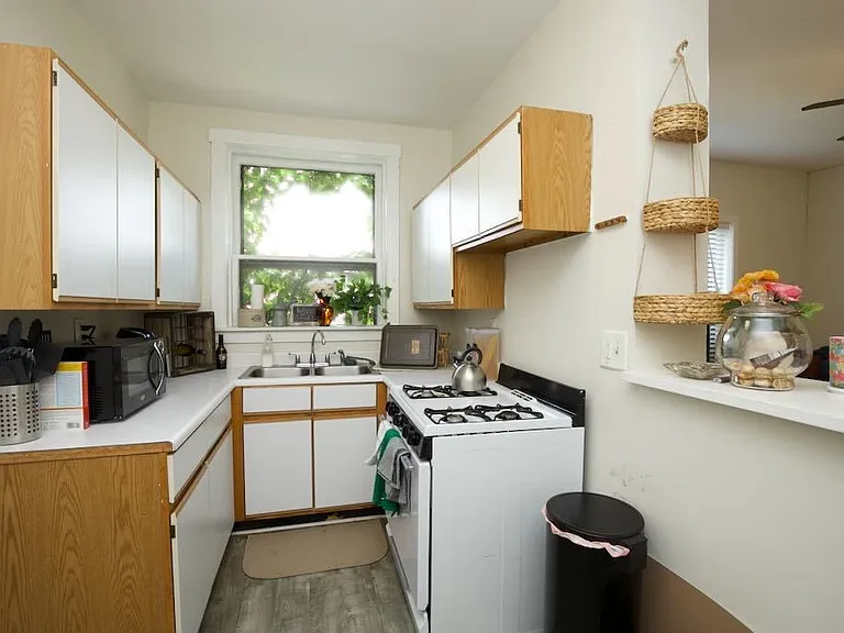 728 W Roscoe St #2 — Photo 3