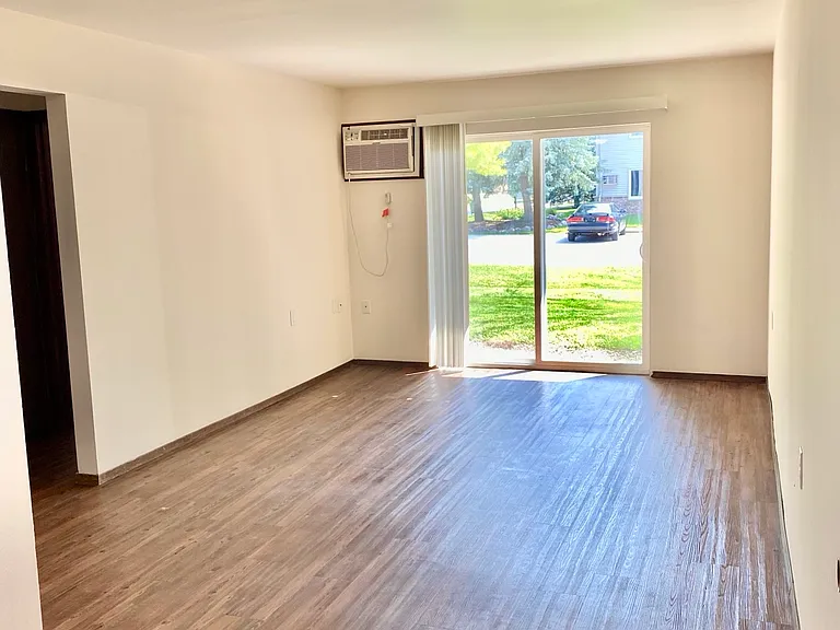 465 Main St #26 — Photo 4